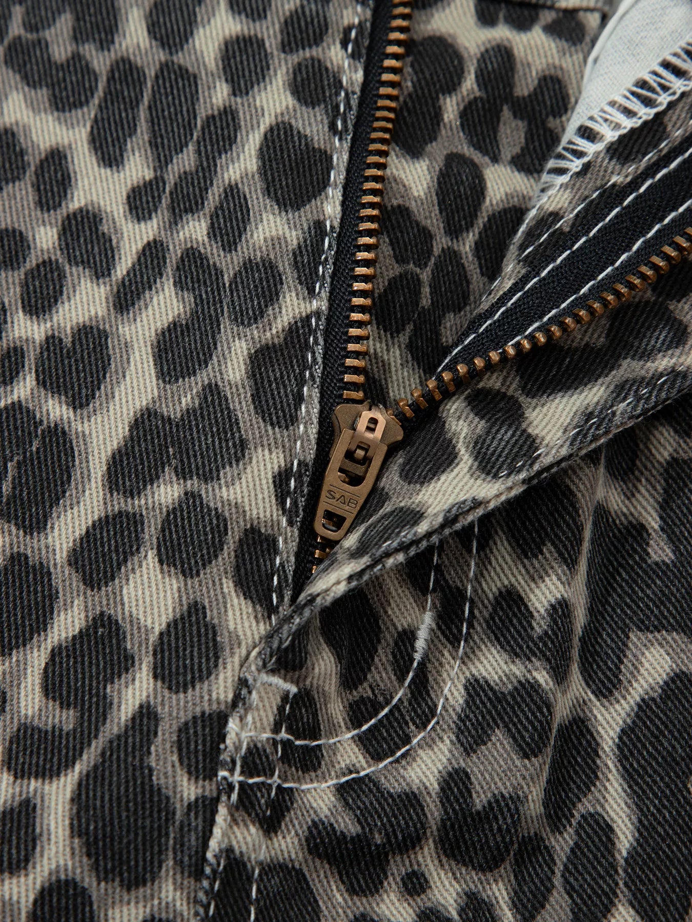 Leopard Print High Waist Barrel Jeans - cas7m