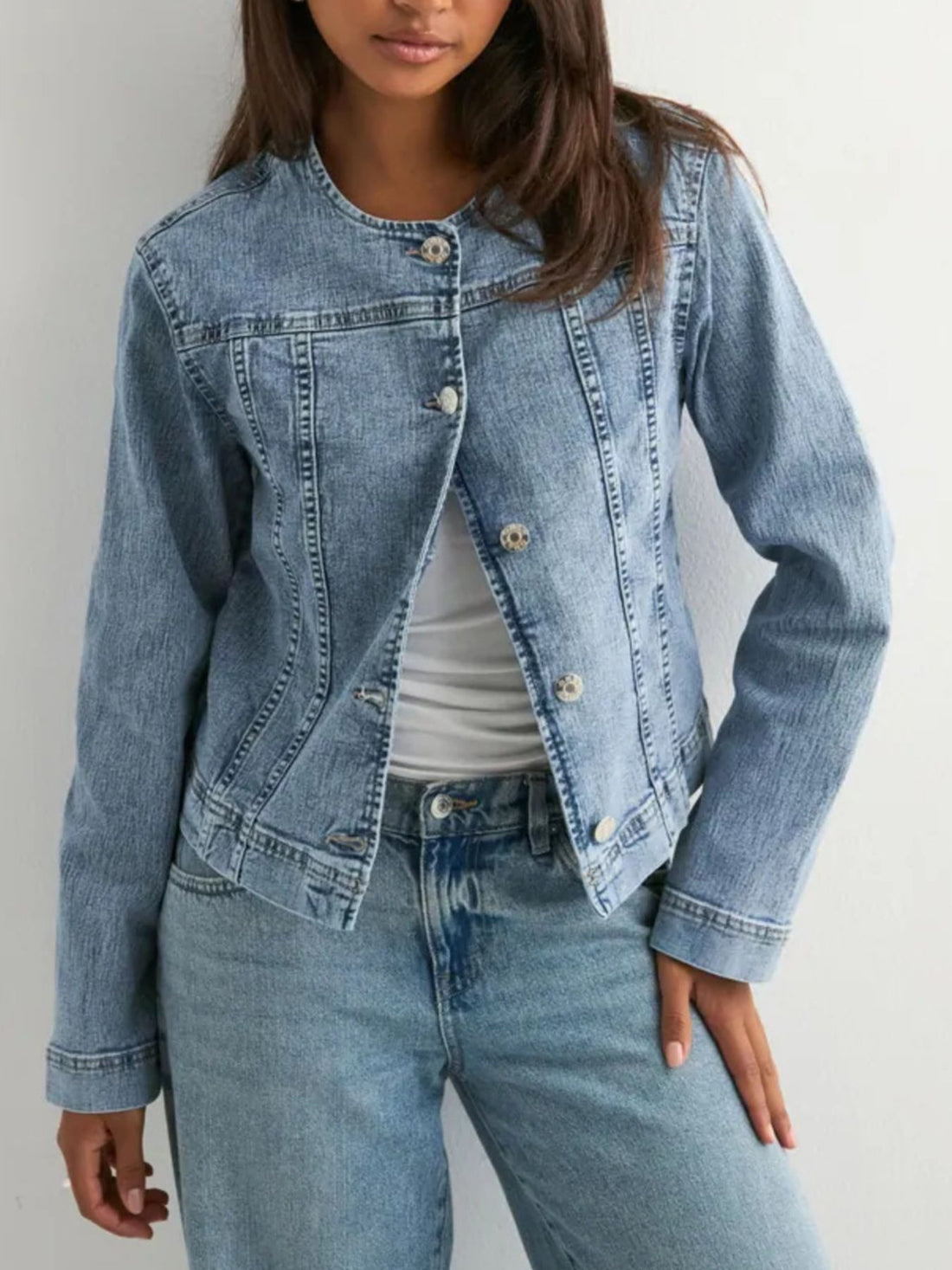 Classic Button-Down Denim Jacket - cas7m