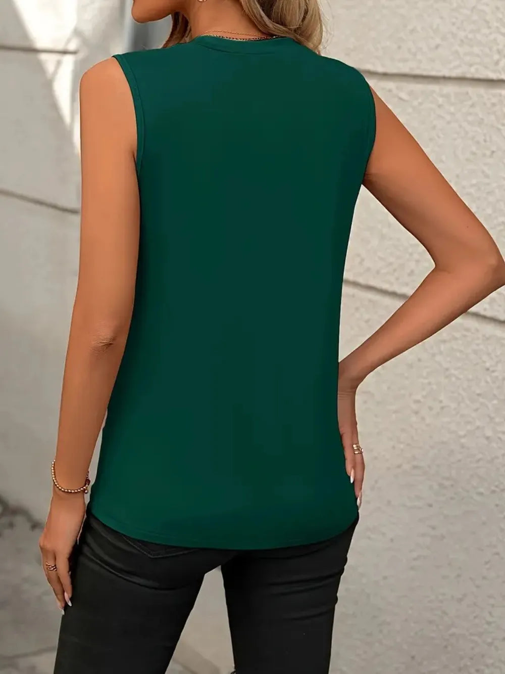 Round Neck Sleeveless Tank - cas7m