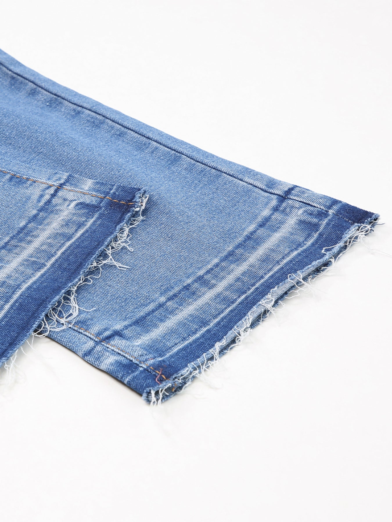 Whiskered Wash Raw Hem Cropped Jeans - cas7m