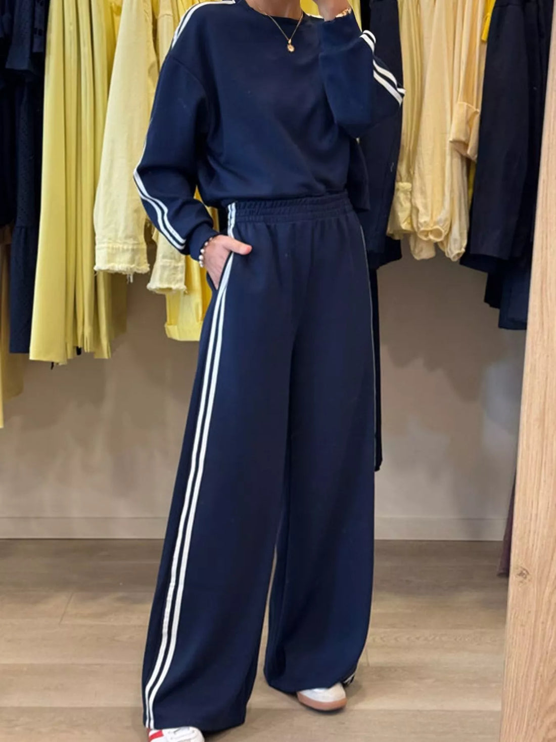 Striped Detail Crewneck Top and Elastic Sweatpants 2pcs Set - cas7m
