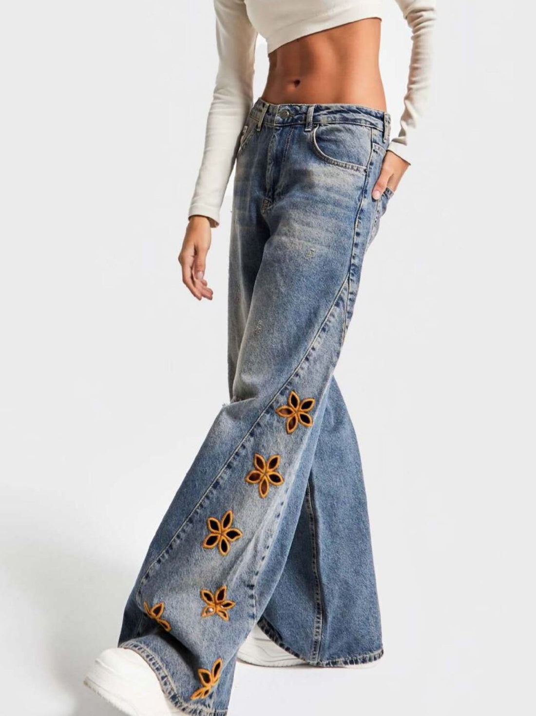 Floral Embroidered Wide Leg Jeans - cas7m