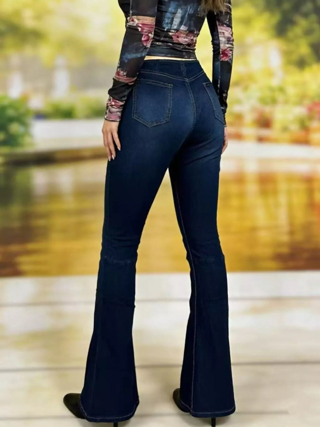 High-Waisted Flare Jeans - cas7m