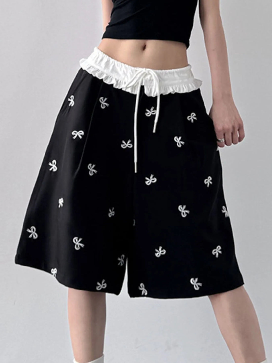 Bow Print Wide Leg Shorts with Contrast Ruffle Waistband - cas7m