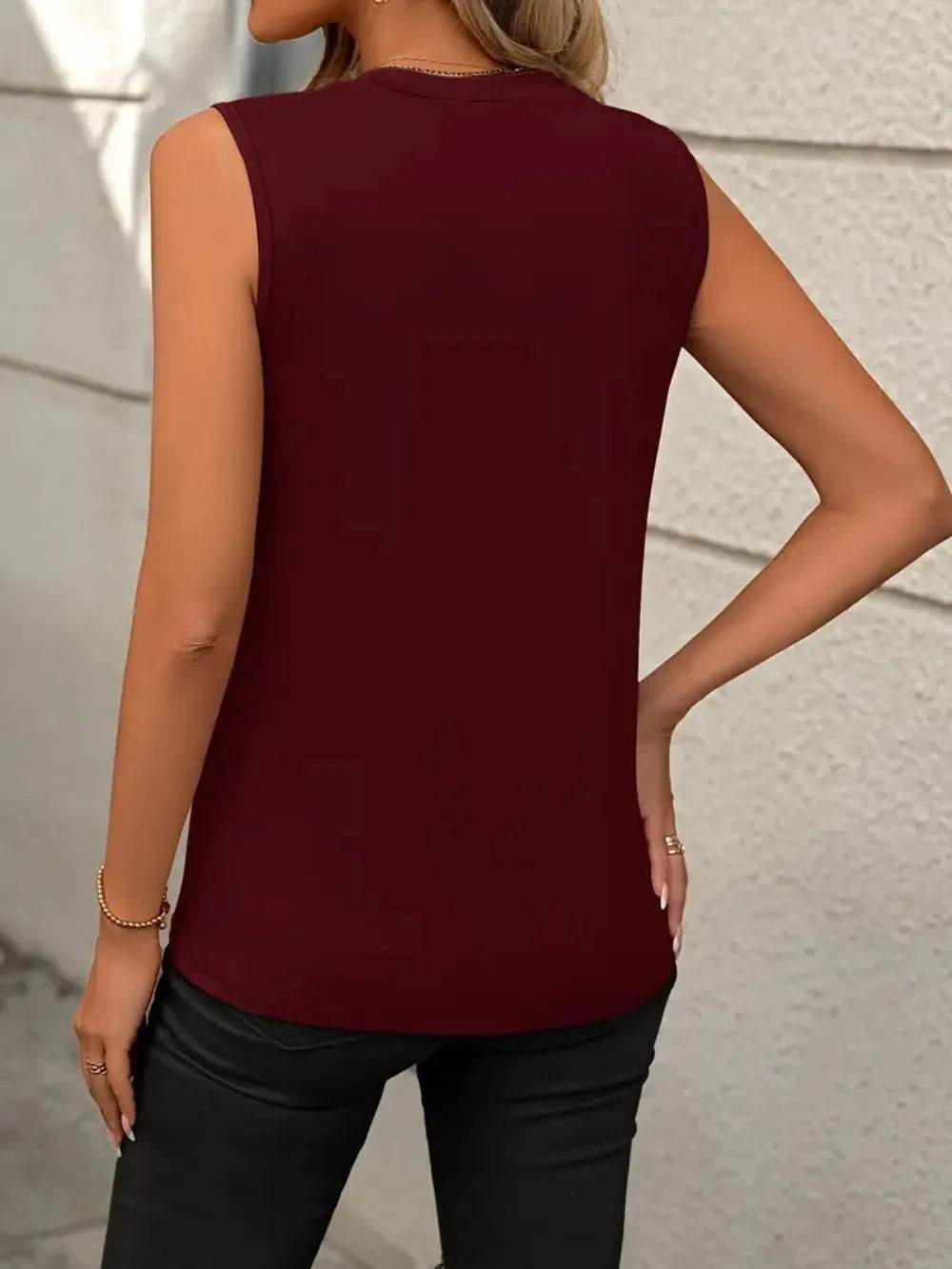 Round Neck Sleeveless Tank - cas7m