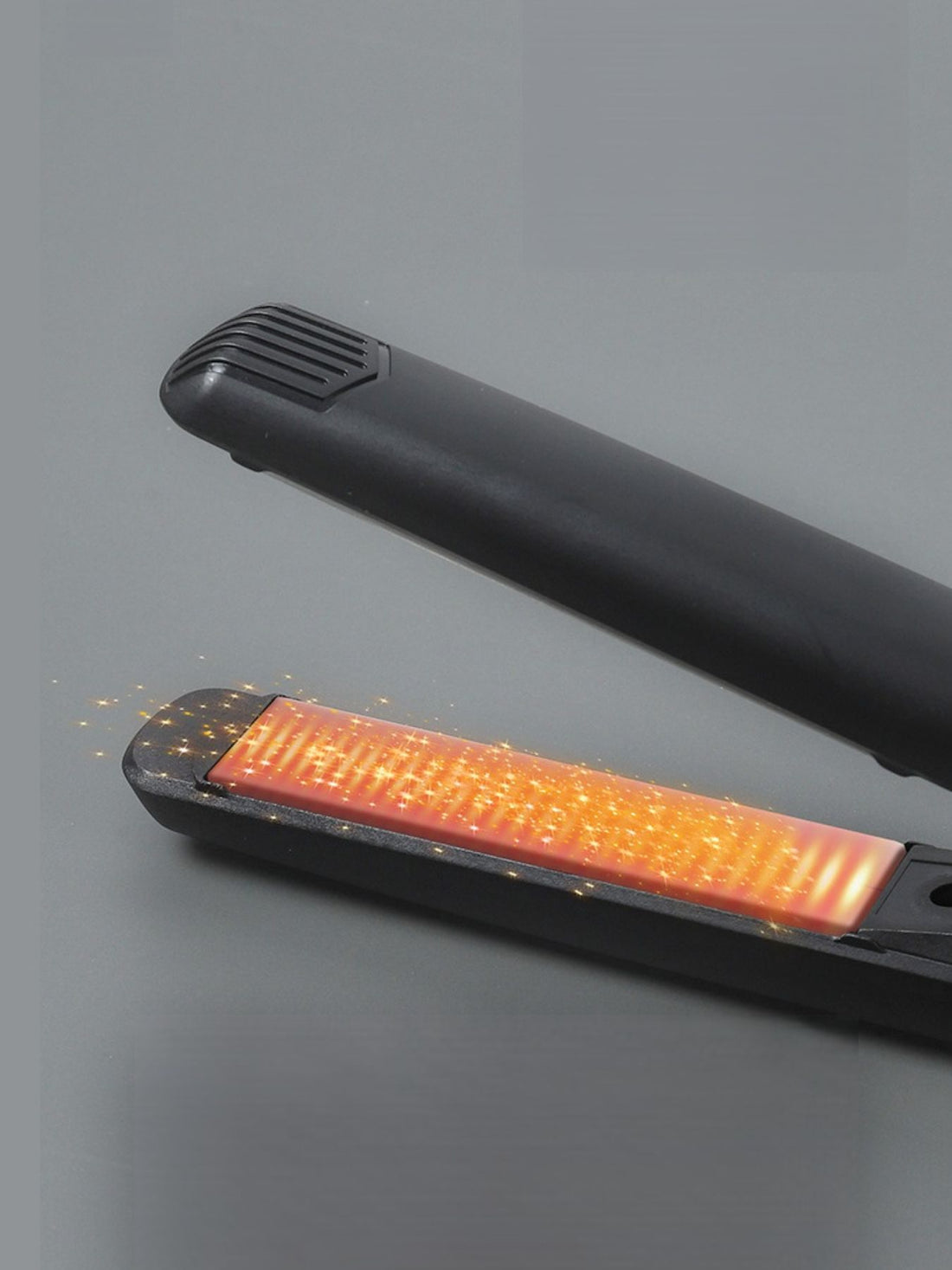 ProSalon Ceramic Hair Straightener: Sleek, Glossy Results Anytime - cas7m