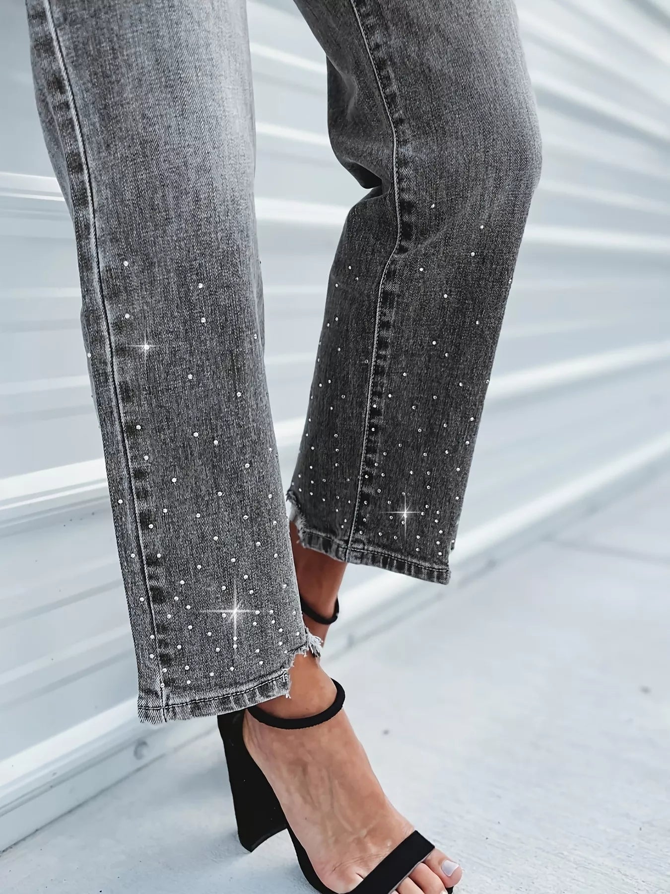 Rhinestone Embellished Cropped Jeans - cas7m