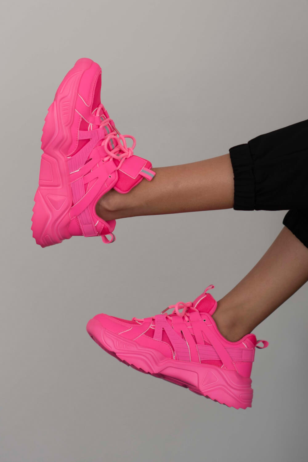 Berness Running Late Chunky Sole Athletic Sneakers in Hot Pink - cas7m