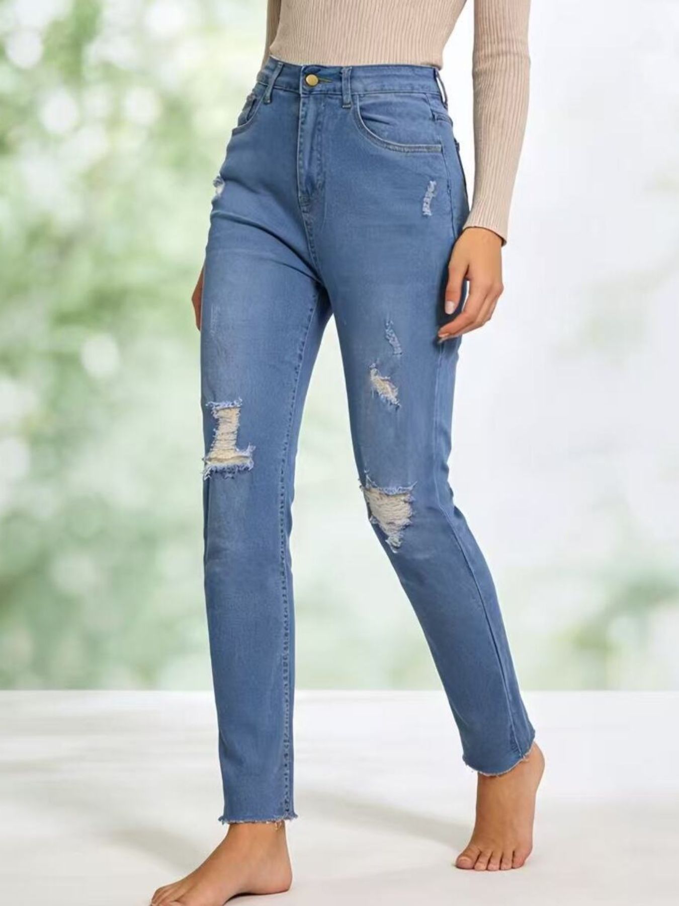 High-Waisted Distressed Jeans - cas7m