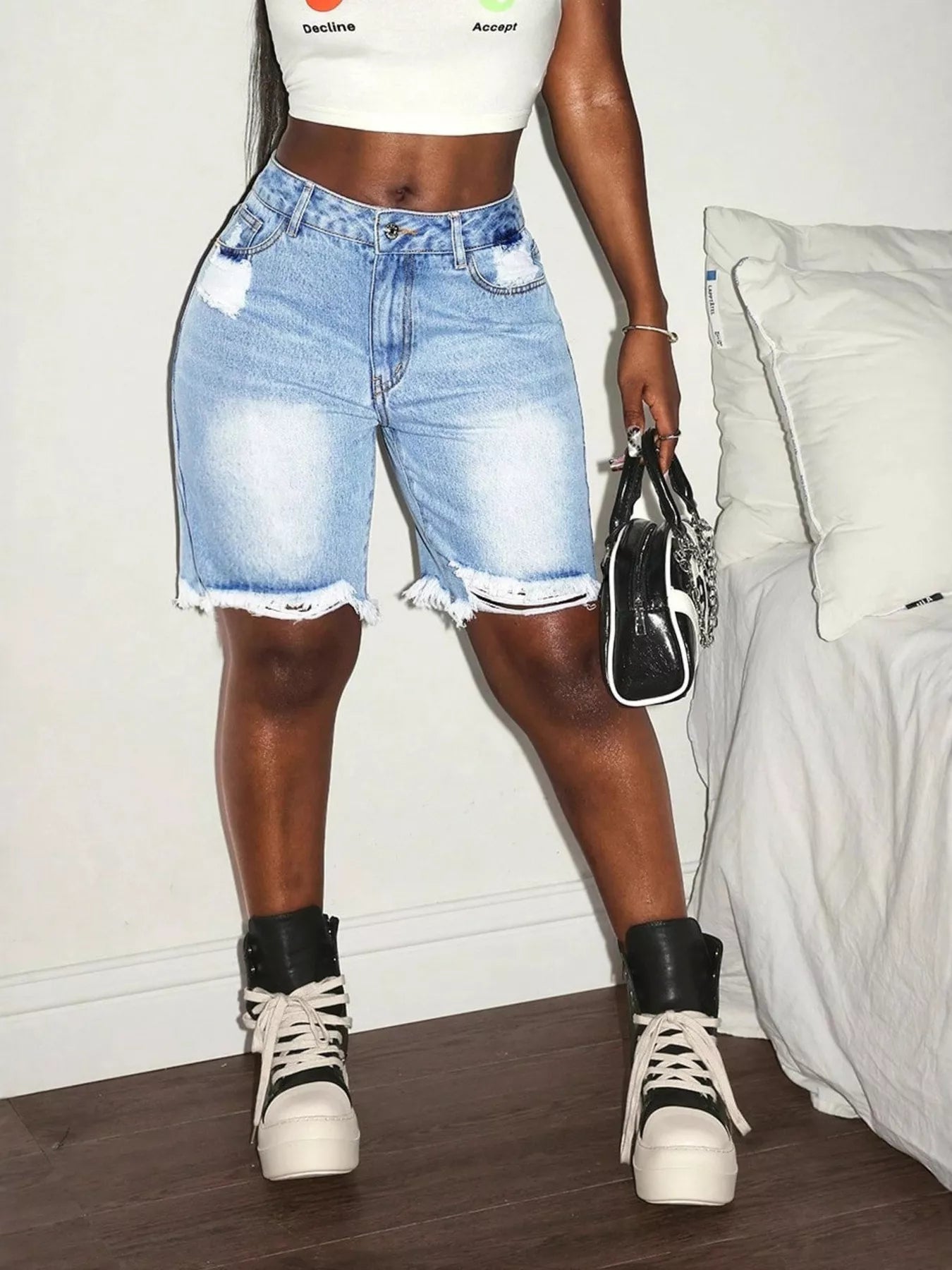 Distressed High Waist Frayed Hem Denim Shorts - cas7m