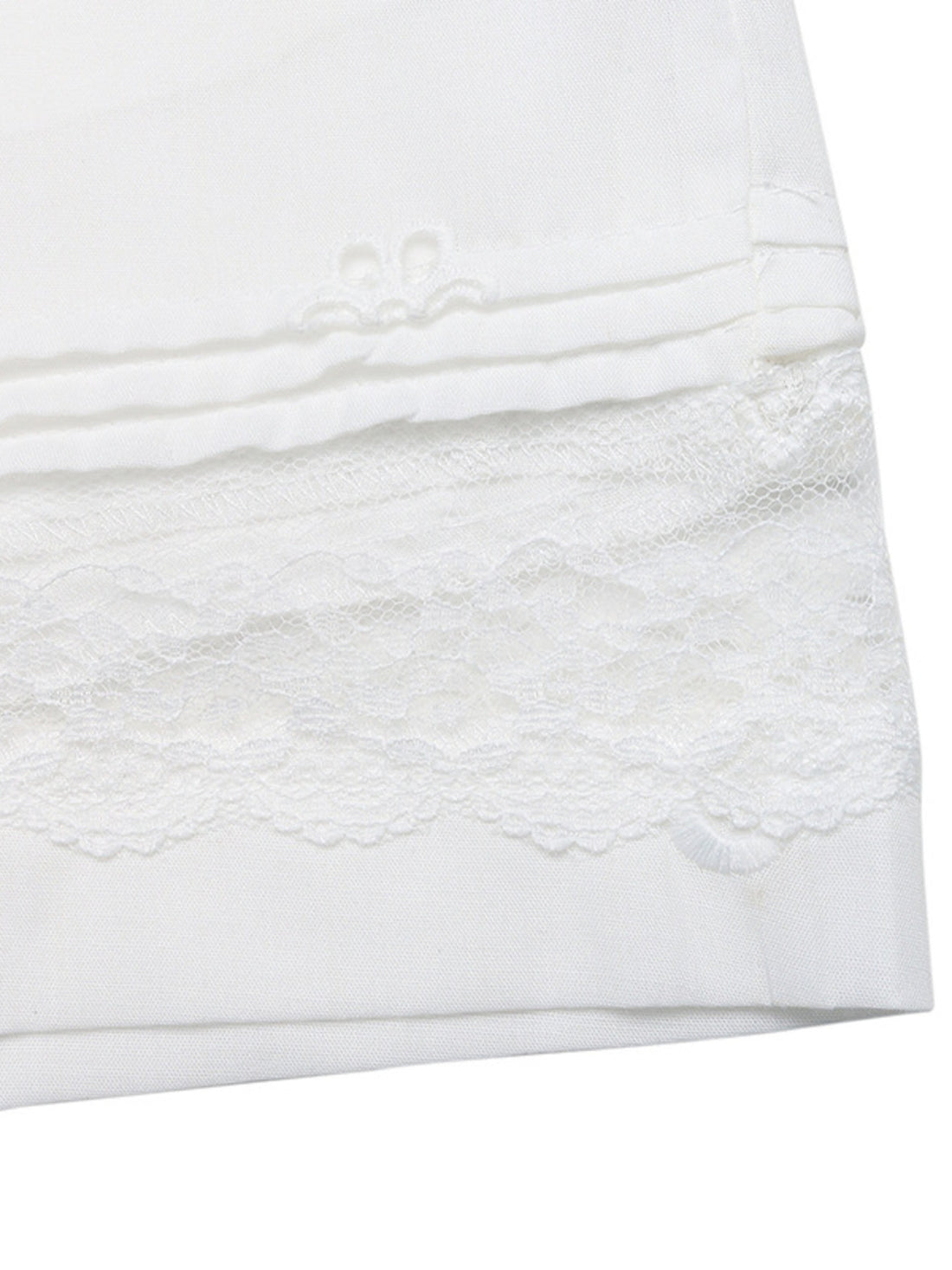 Embroidered Lace Hem Shorts - cas7m