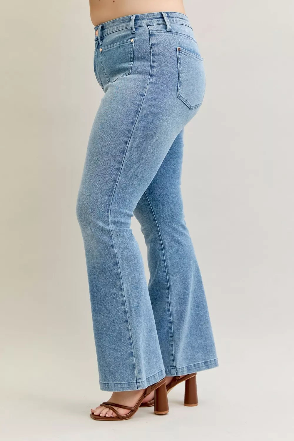 Judy Blue Full Size Mid Rise Bootcut Jeans with Contrast Wash & Front Patch Pockets Plus Size - cas7m