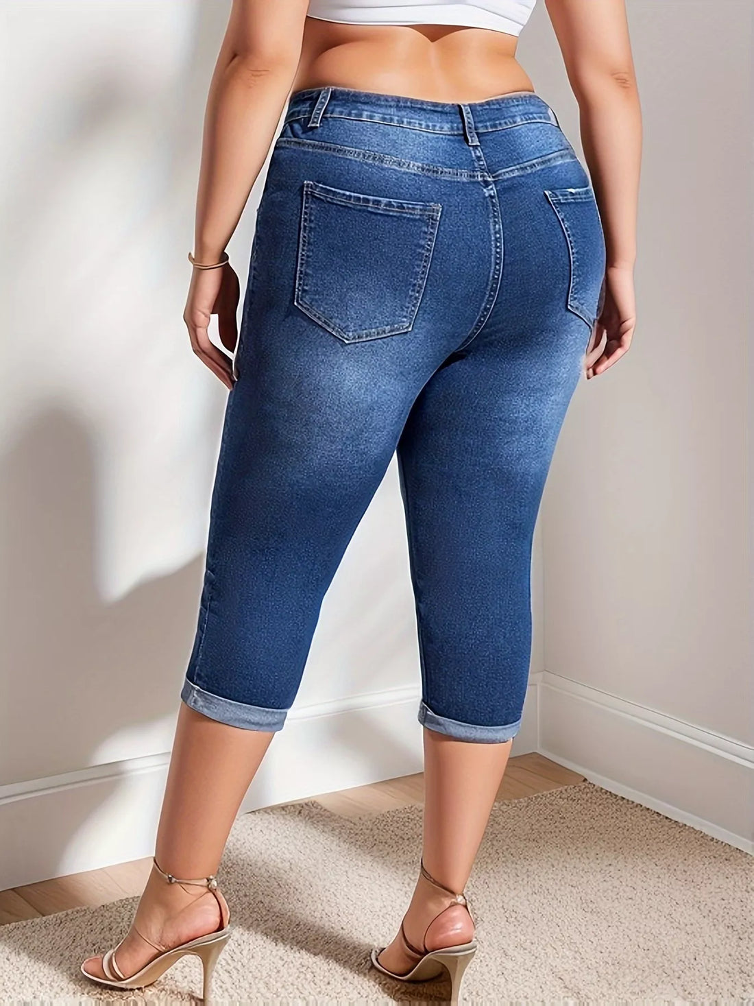 Plus Size Rolled Hem High Waist Denim Capri Jeans - cas7m