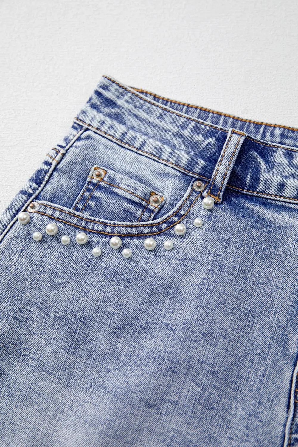Pearl Studded Pockets Raw Hem Denim Shorts - cas7m