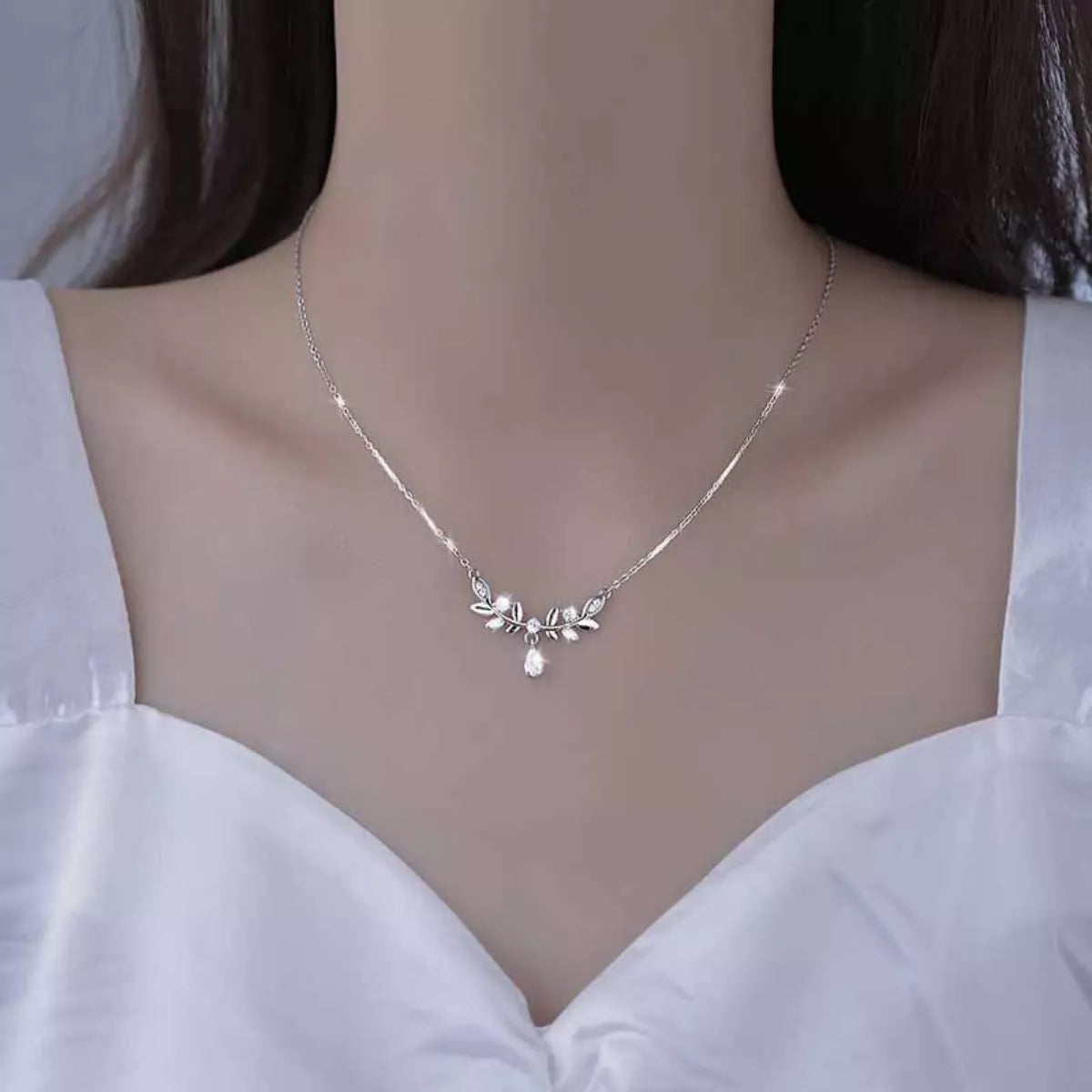 925 Sterling Silver Zircon Flower Necklace - cas7m