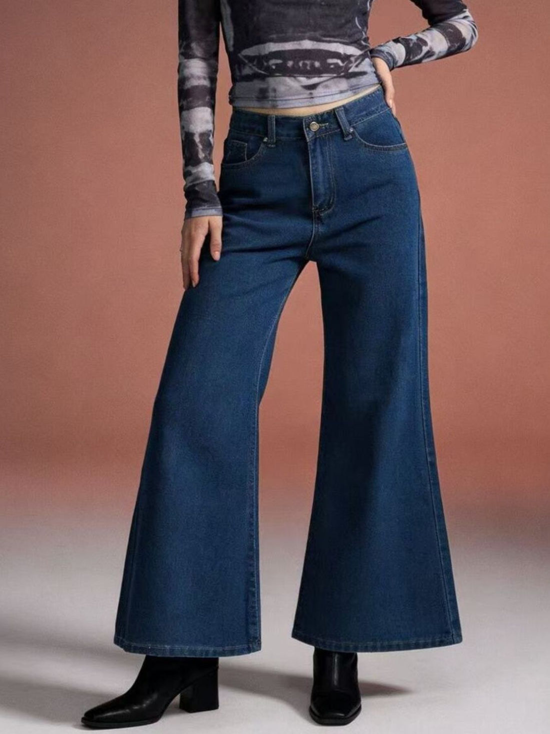 High-Waisted Flare Leg Jeans - cas7m
