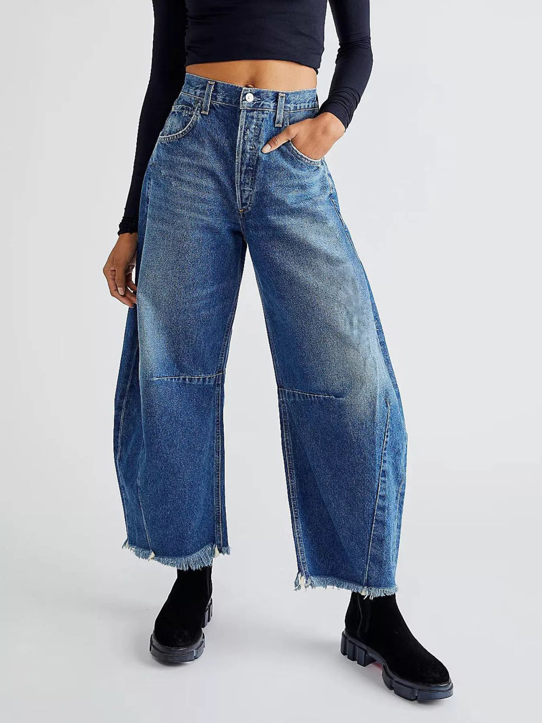 Wide Leg Raw Hem Jeans - cas7m