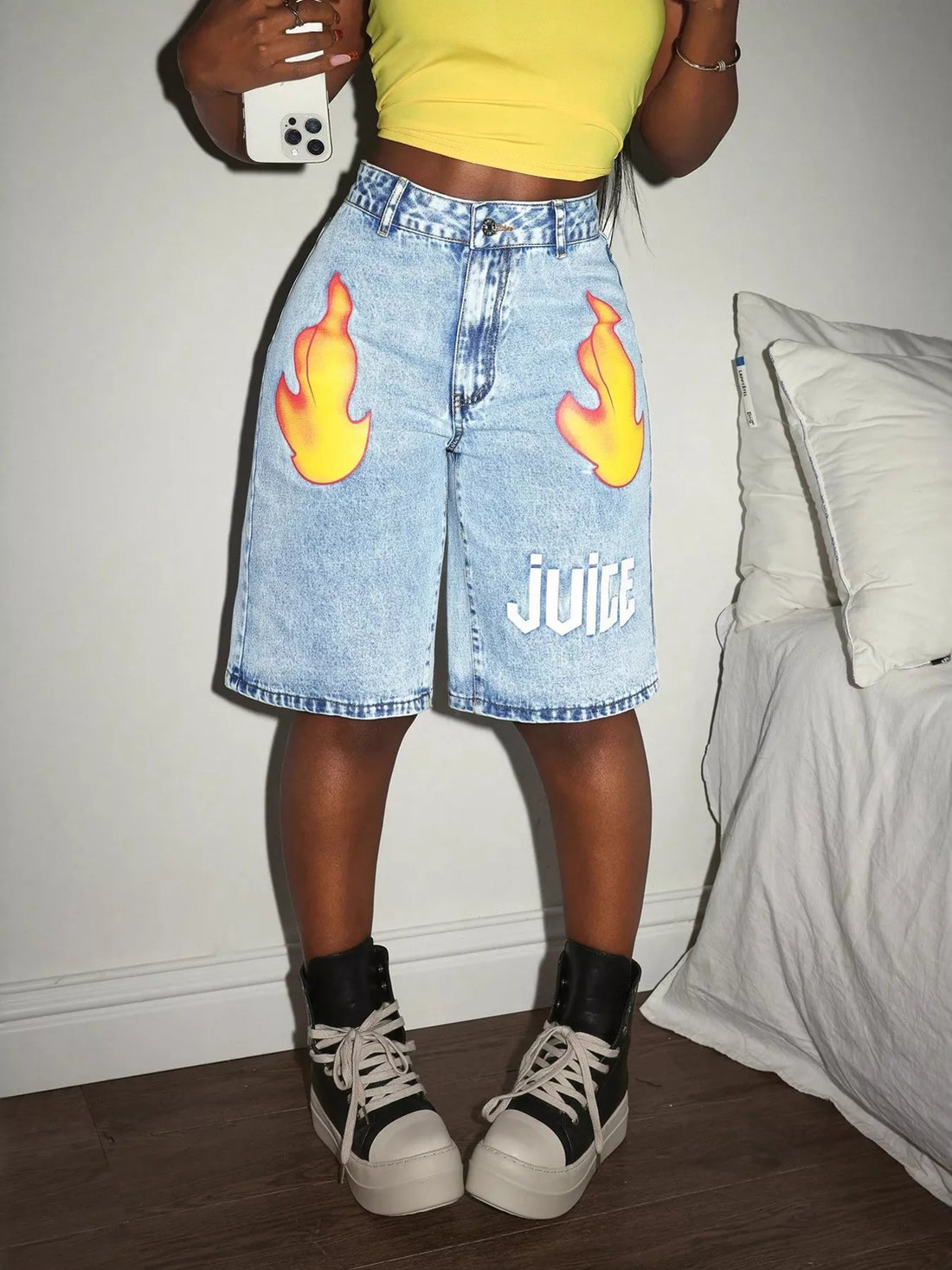 High-Waisted Denim Shorts - cas7m