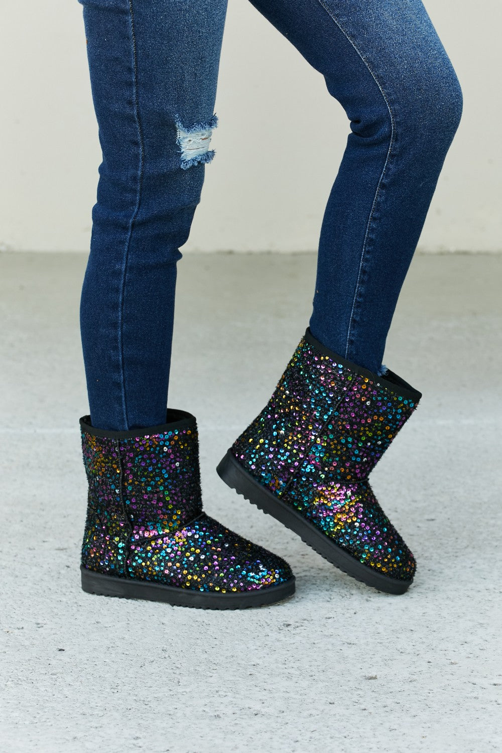 Forever Link Multicolored Sequin Snow Boots - cas7m