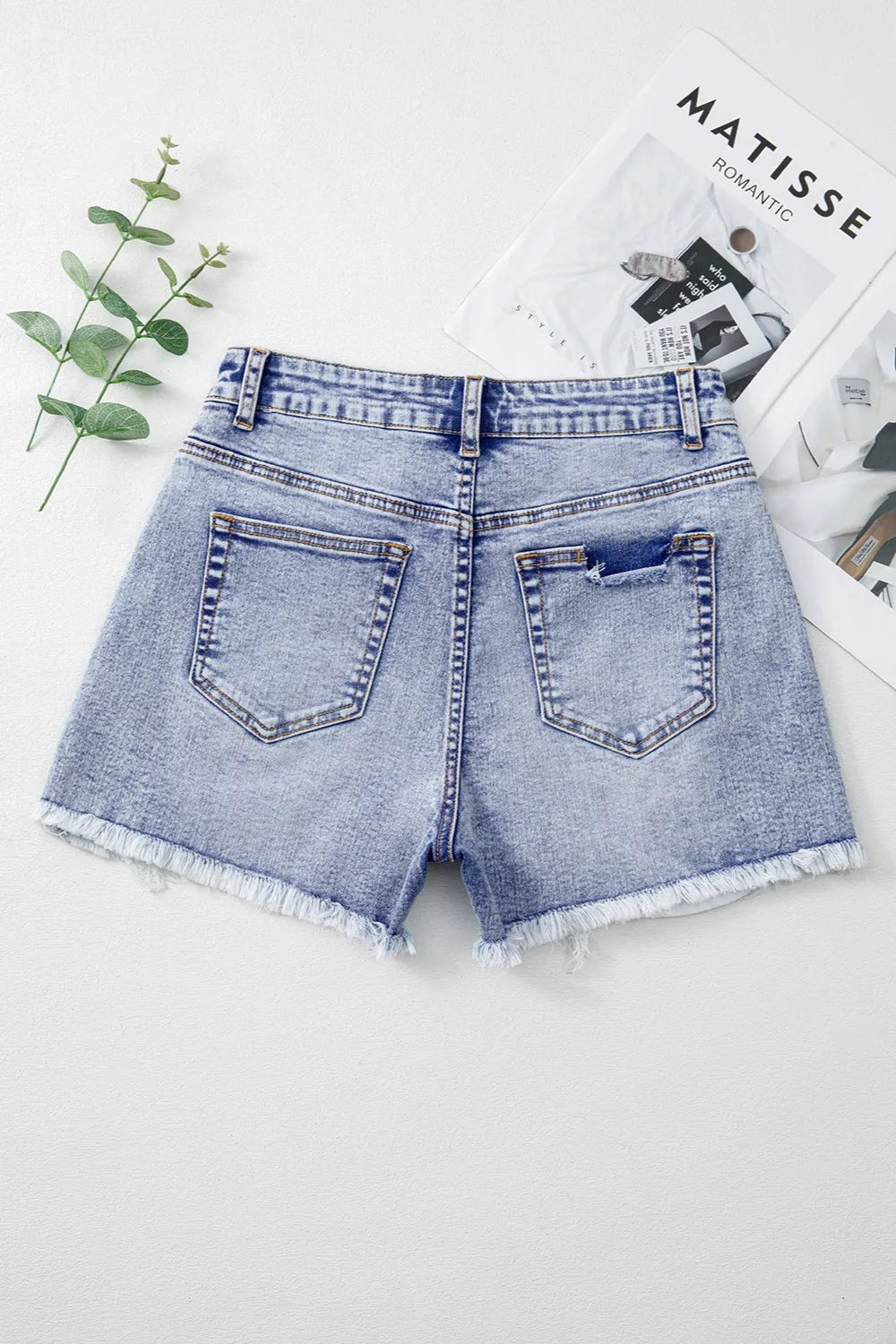 Pearl Studded Pockets Raw Hem Denim Shorts - cas7m