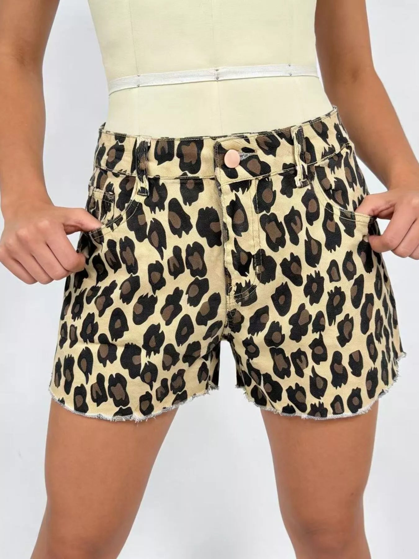 Leopard Print High-Waisted Denim Shorts - cas7m
