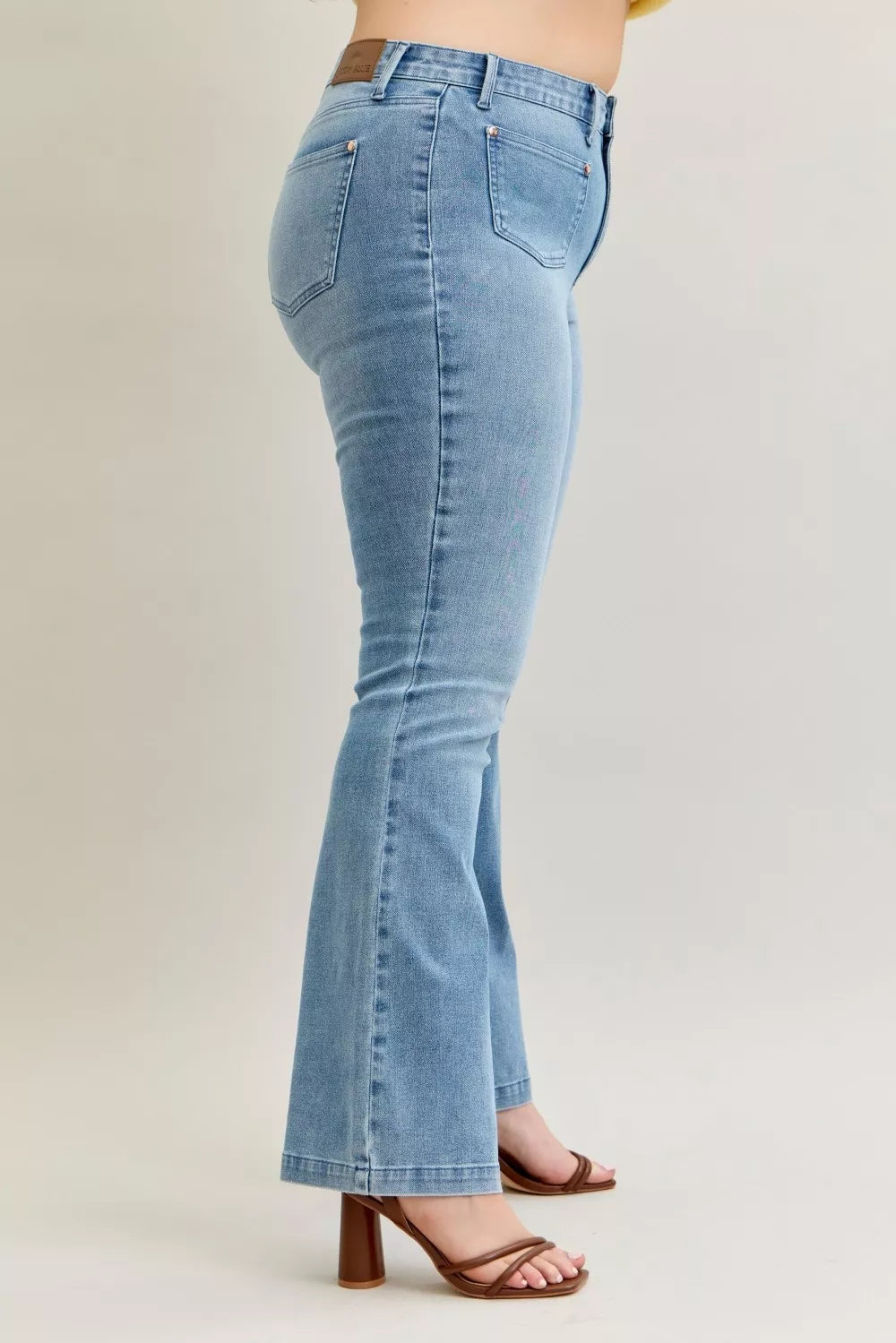 Judy Blue Full Size Mid Rise Bootcut Jeans with Contrast Wash & Front Patch Pockets Plus Size - cas7m