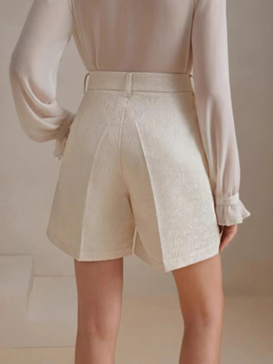 High-Waist Textured Shorts - cas7m