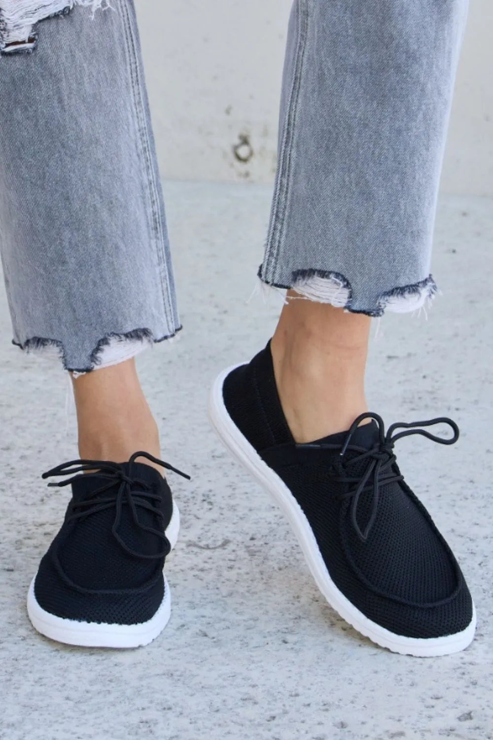 Forever Link Flat Round Toe Lace-Up Sneakers - cas7m