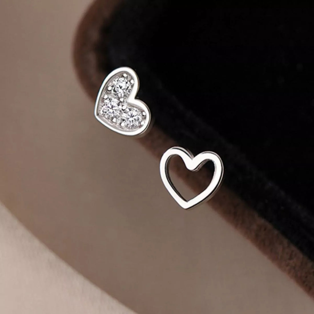 925 Sterling Silver Heart Stud Earrings - cas7m