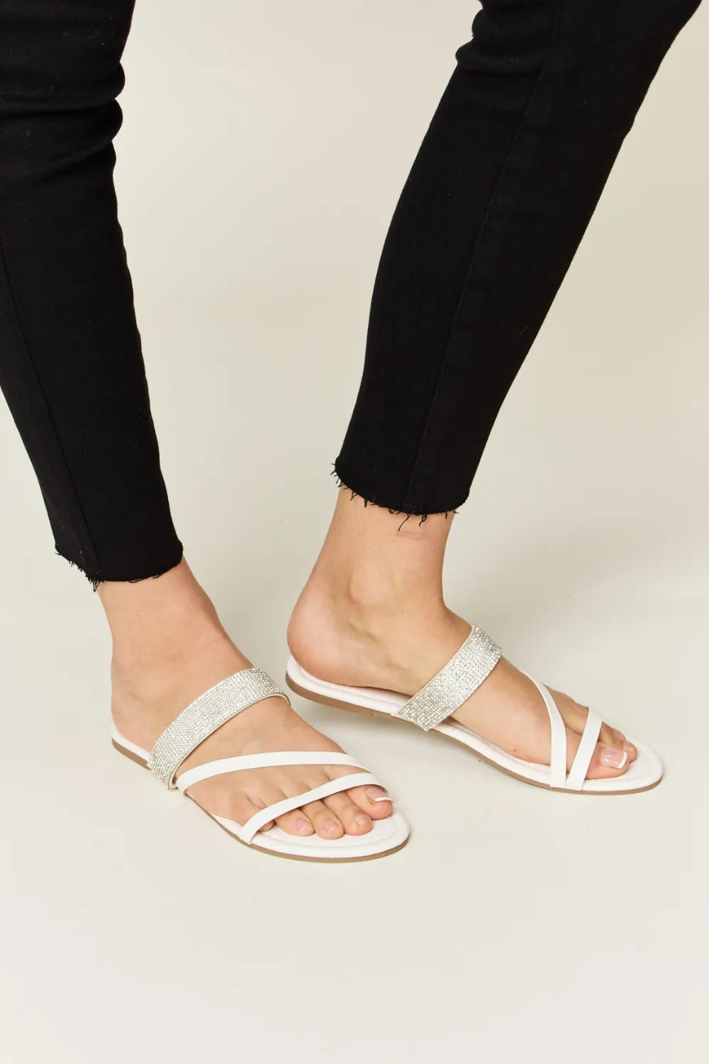 WILD DIVA Rhinestone Strappy Flat Sandals - cas7m