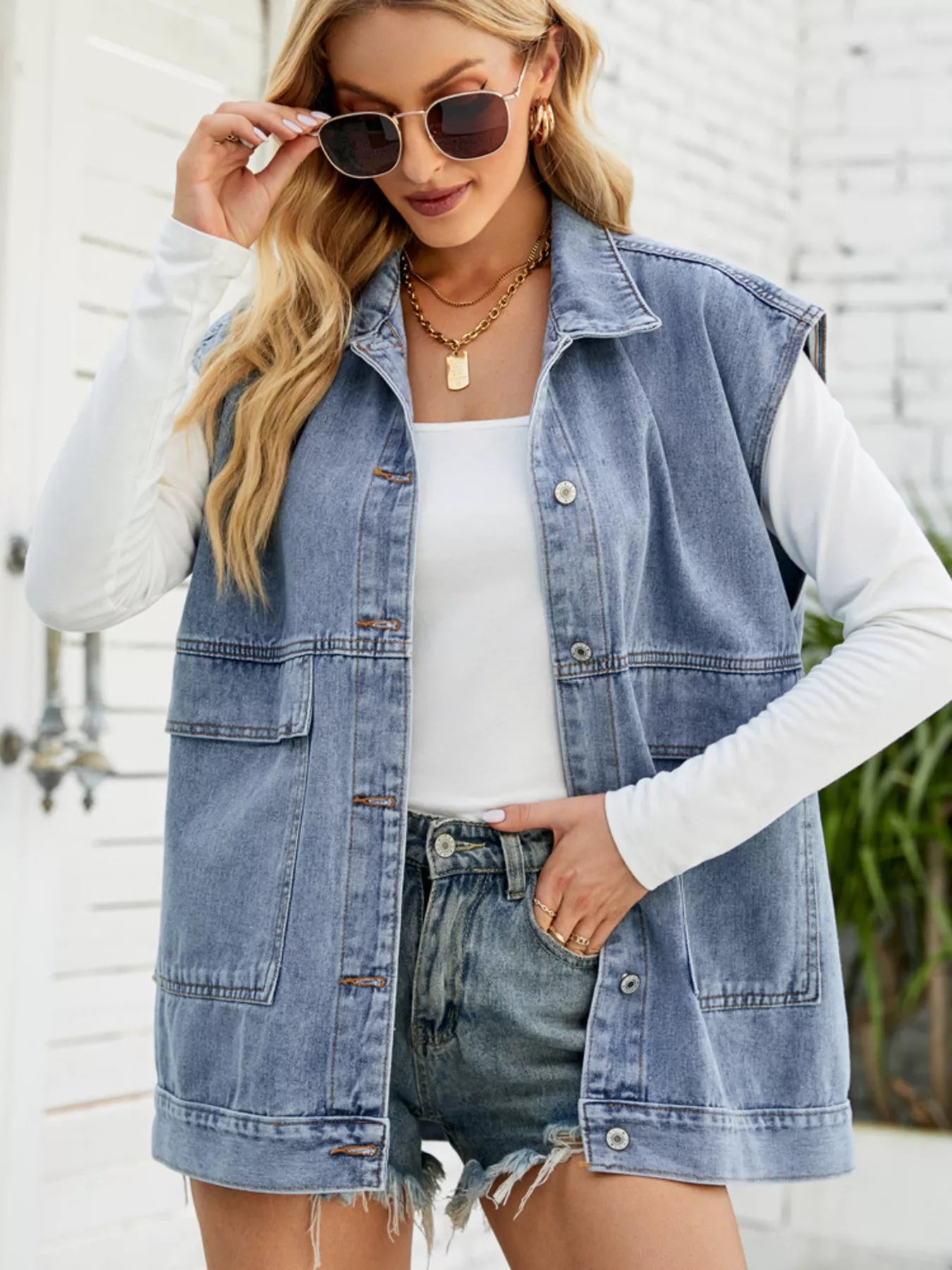 Sleeveless Button-Down Denim Jacket - cas7m
