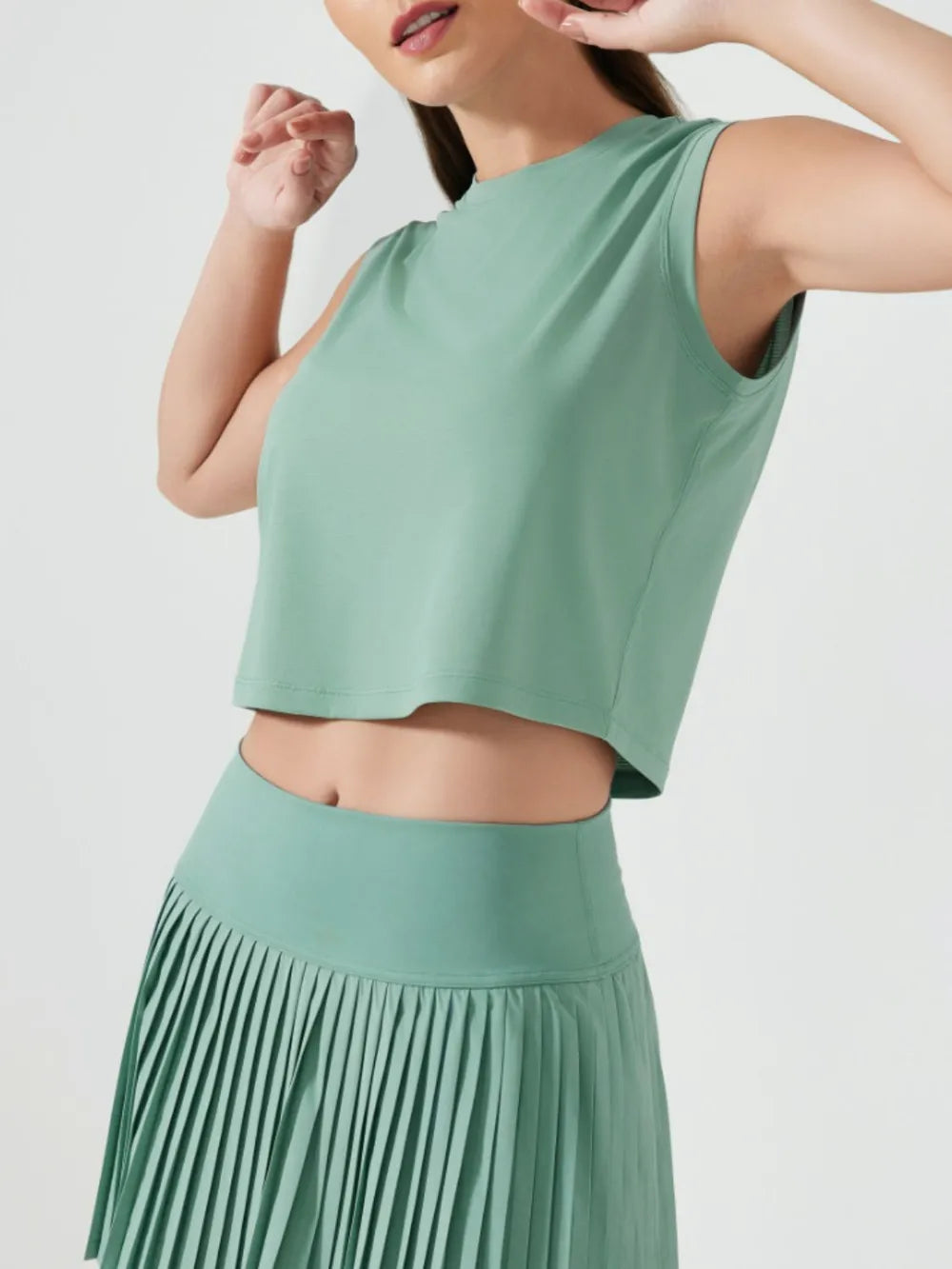 Millennia Round Neck Cropped Active Tank - cas7m