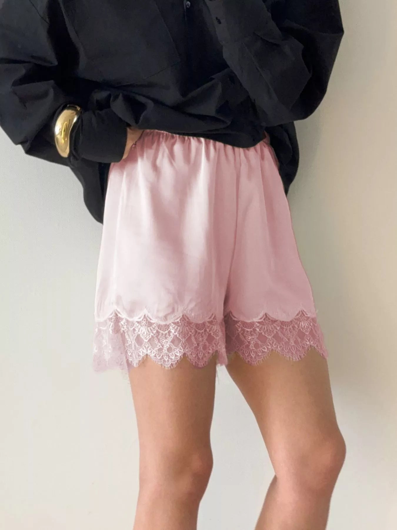 Lace Trim Elastic Waist Shorts - cas7m