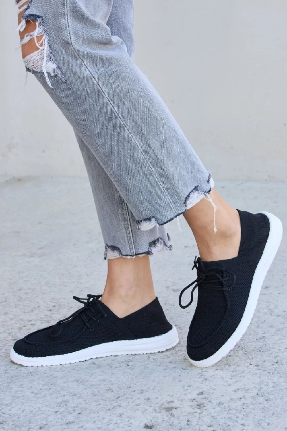 Forever Link Flat Round Toe Lace-Up Sneakers - cas7m
