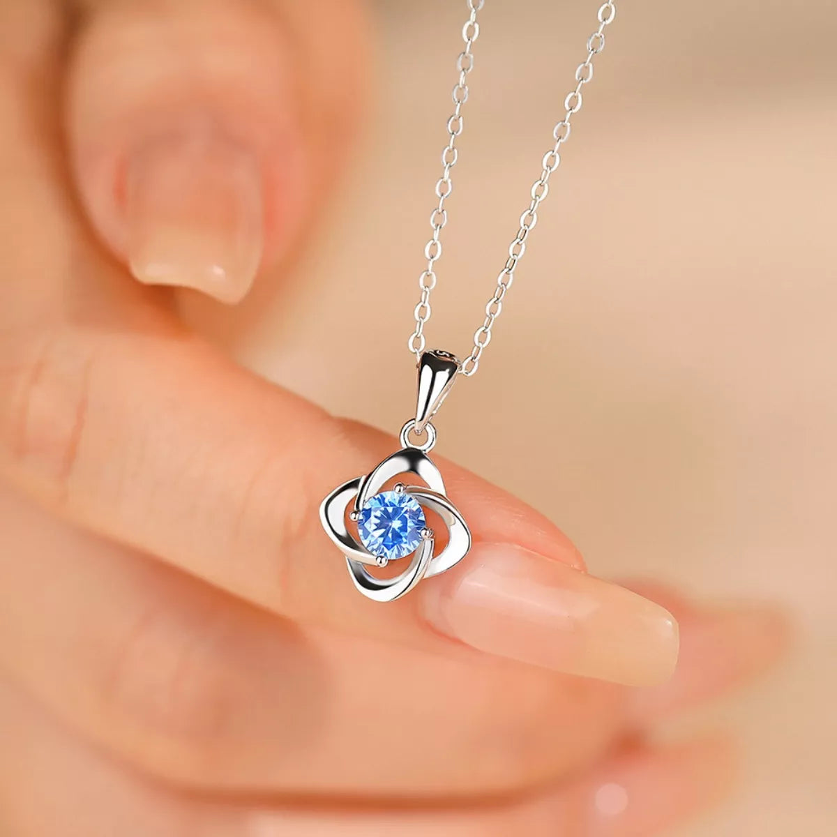 Four-Leaf Clover Pendant Necklace - cas7m