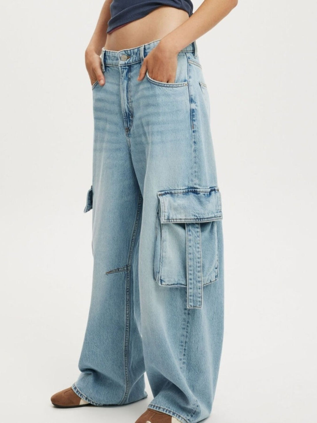 Vintage Wash Wide Leg Cargo Jeans - cas7m