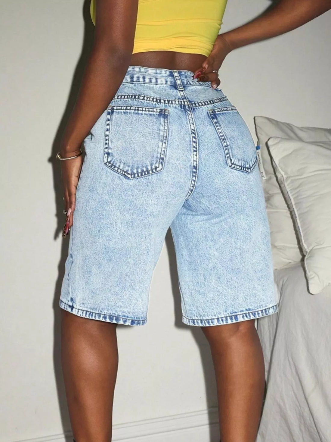 High-Waisted Denim Shorts - cas7m