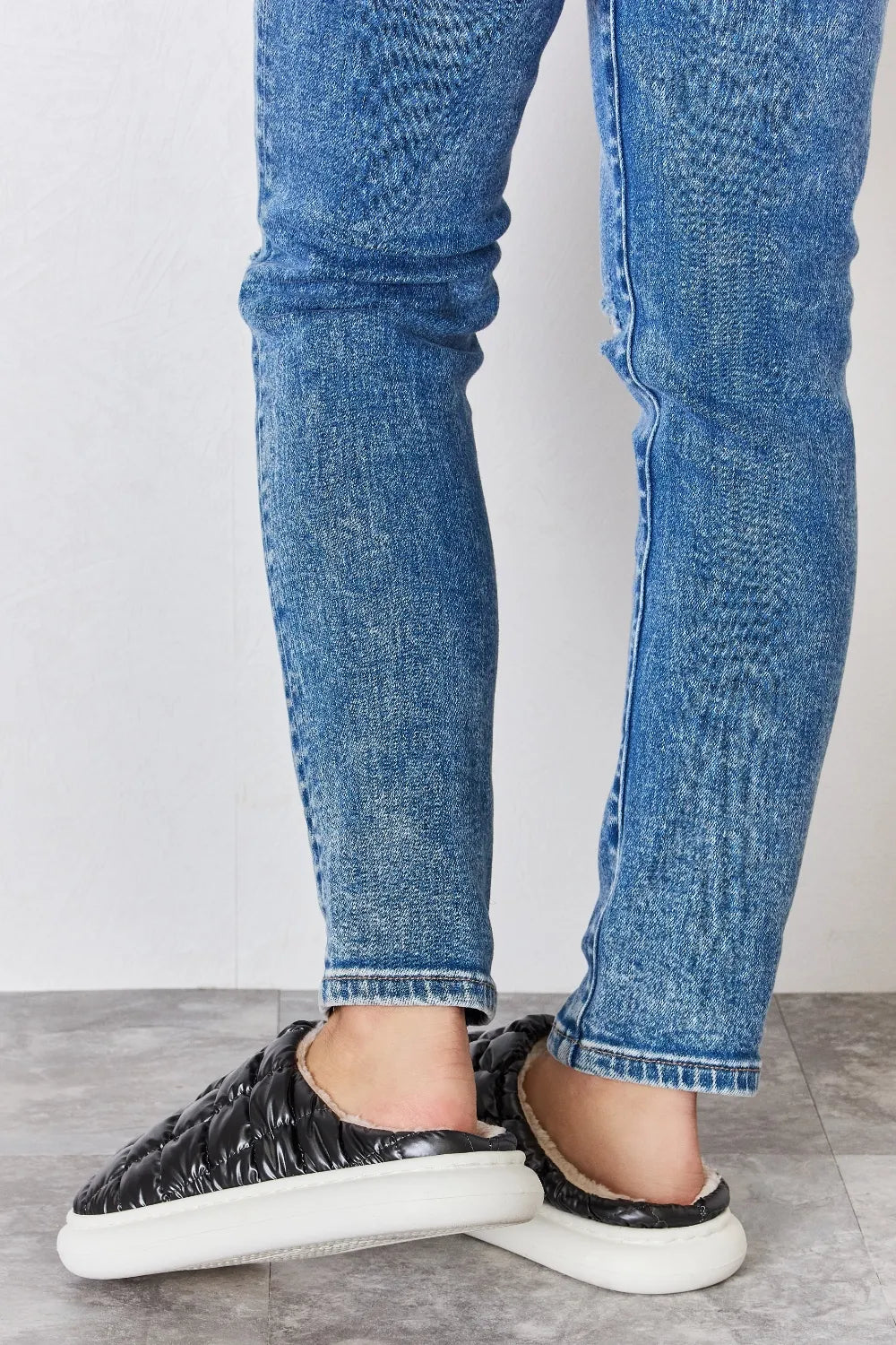 Melody Puffer Plush Slippers - cas7m
