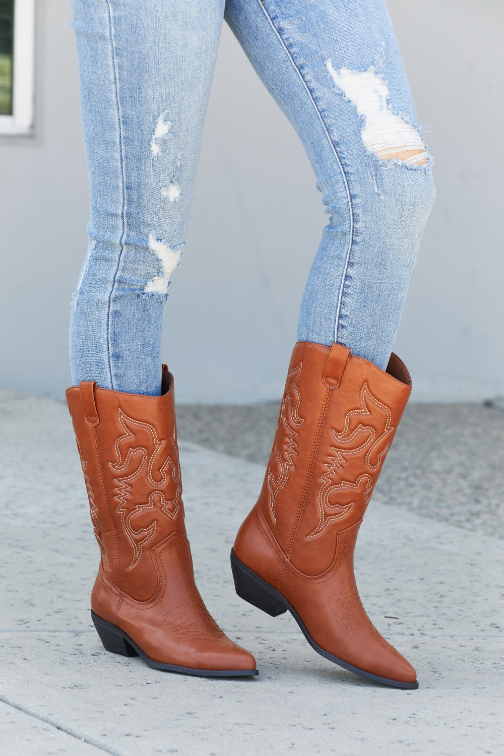 Fortune Dynamic Countryside Lane Mid-Calf Embroidered Cowboy Boots - cas7m