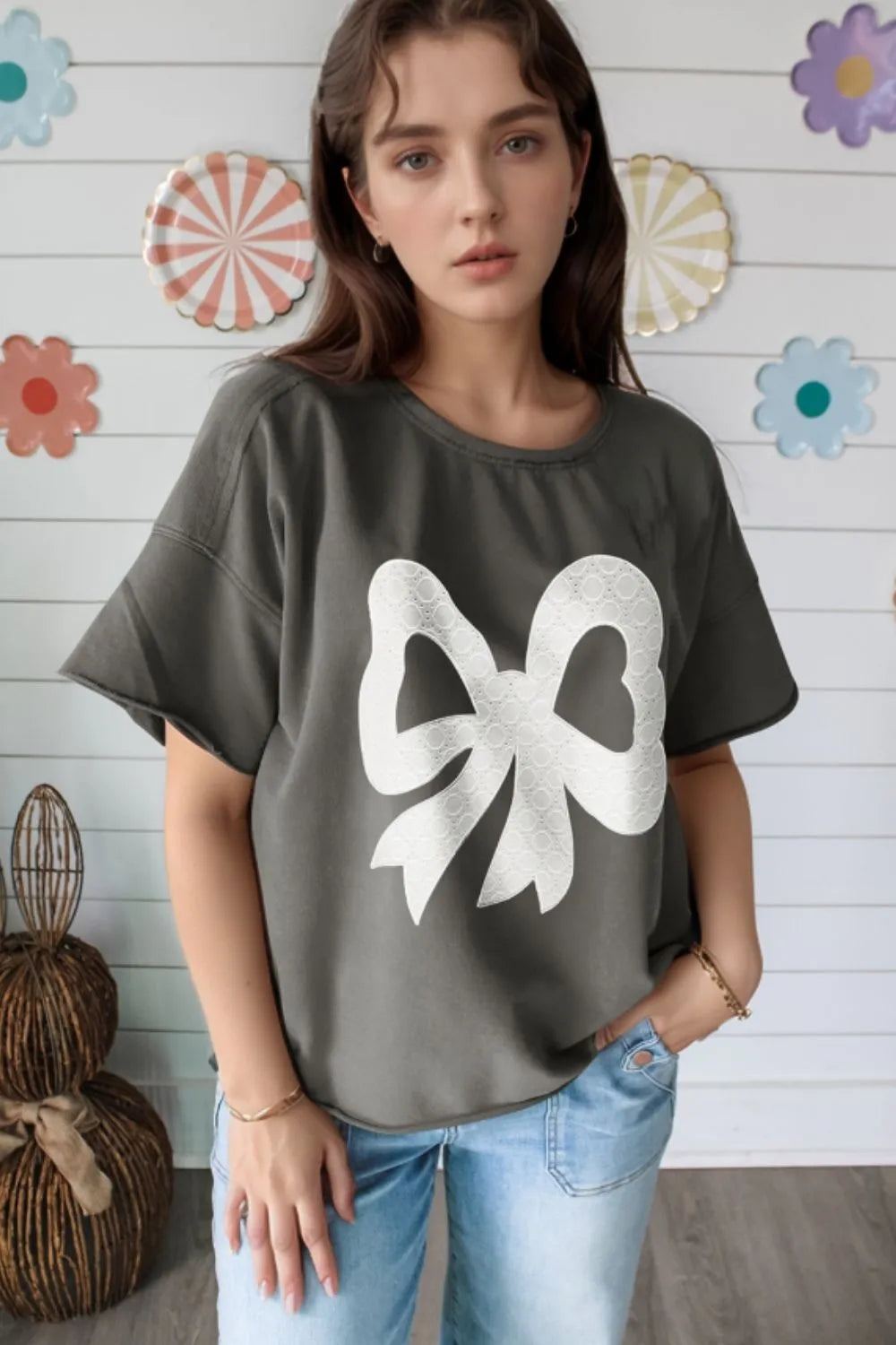 Bow Graphic Short Sleeve T-Shirt - cas7m