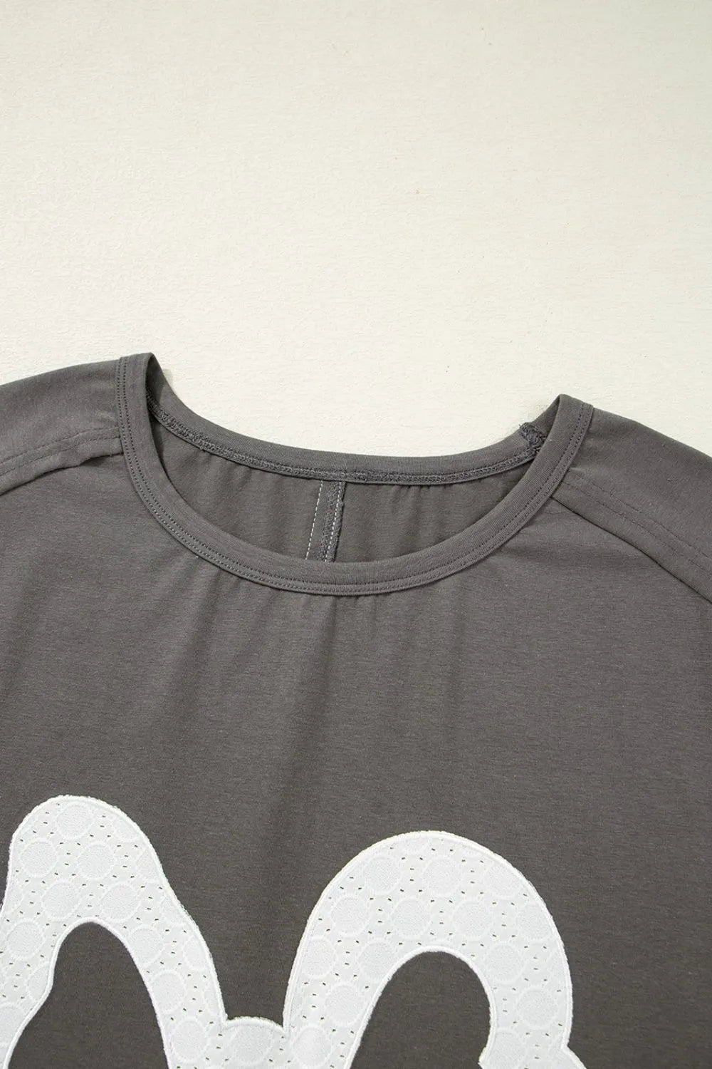Bow Graphic Short Sleeve T-Shirt - cas7m