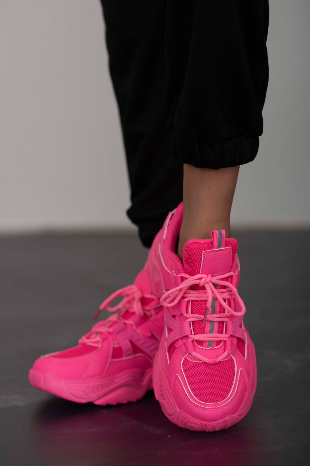 Berness Running Late Chunky Sole Athletic Sneakers in Hot Pink - cas7m