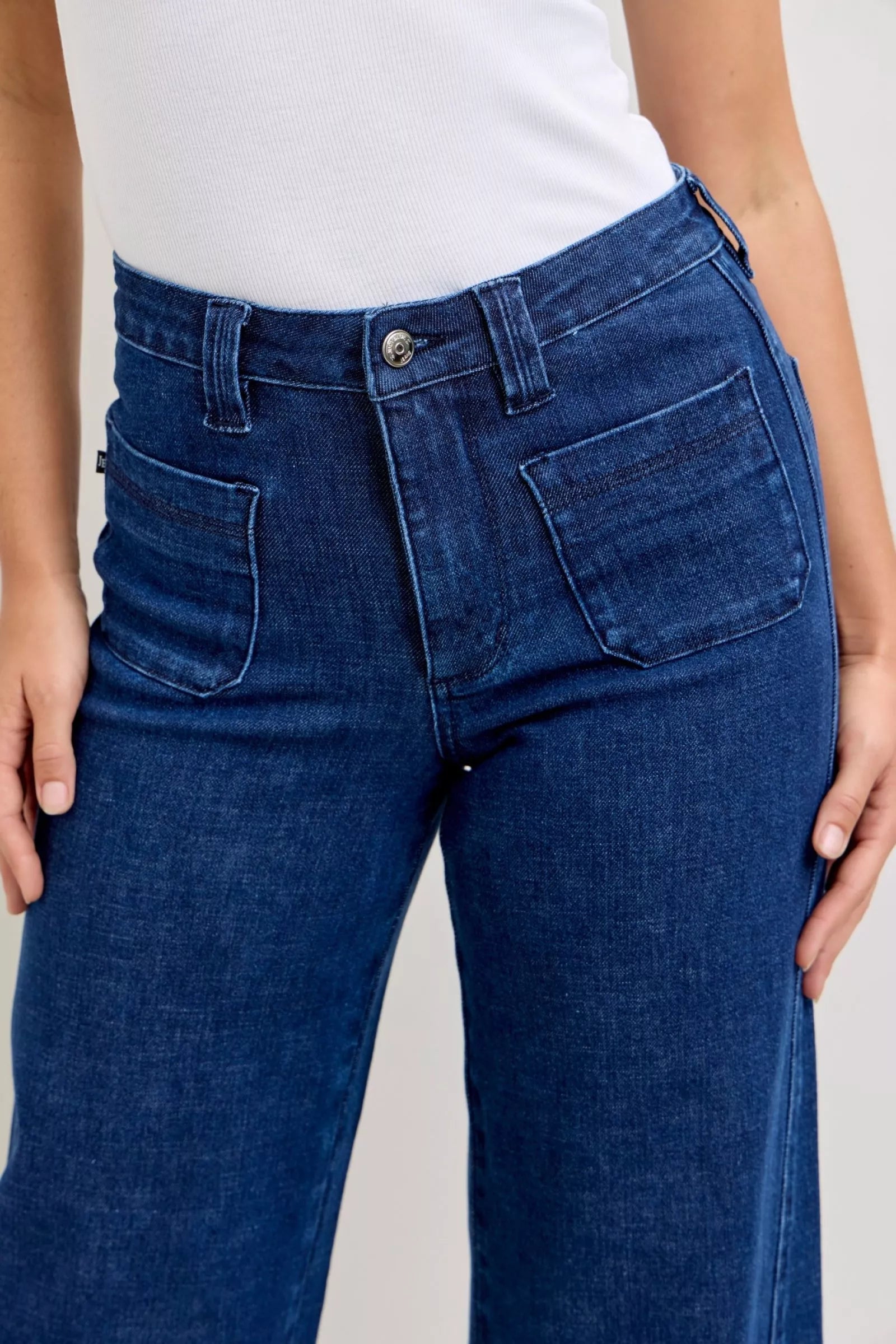 Judy Blue High-Waisted Retro Wide Jeans with Patch Pkts & Twisted Seams - cas7m