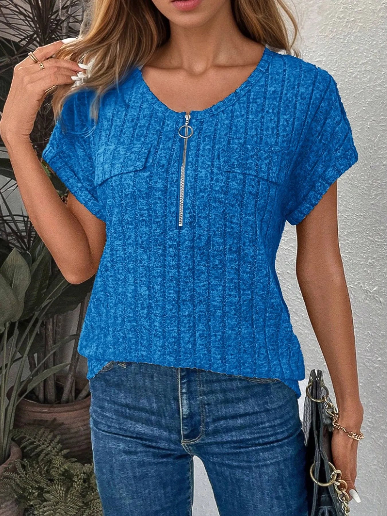 Zip-Front Short Sleeve T-Shirt - cas7m