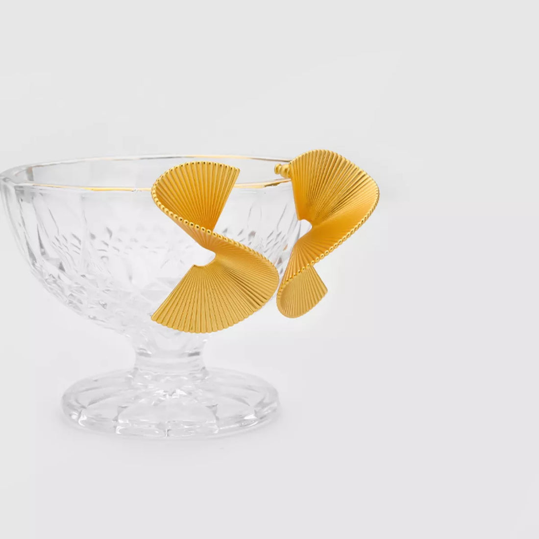 18K Gold-Plated Copper Fan-Shaped Earrings - cas7m