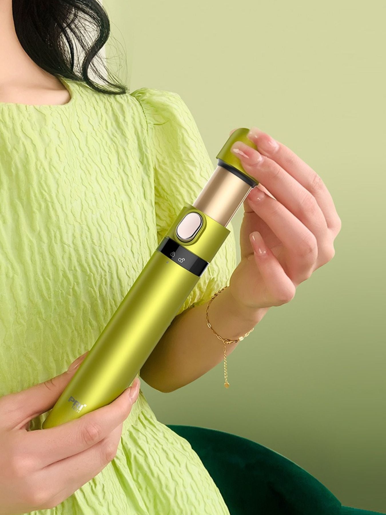 Travel Chic Anti-Scald Cordless Curling Iron - cas7m