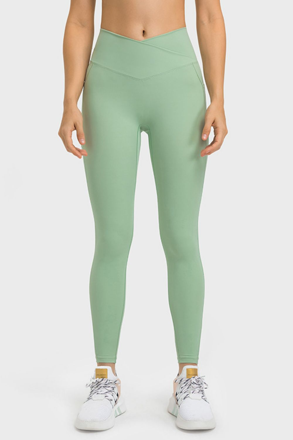 Millennia V-Waist Yoga Leggings with Pockets - cas7m
