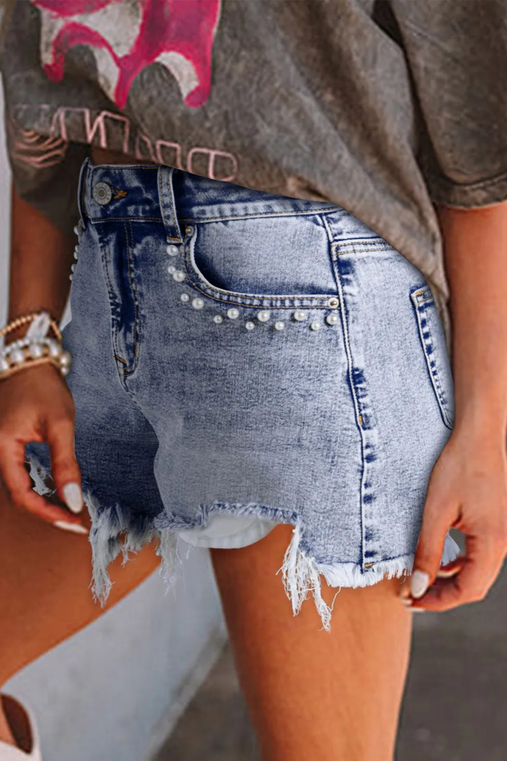 Pearl Studded Pockets Raw Hem Denim Shorts - cas7m