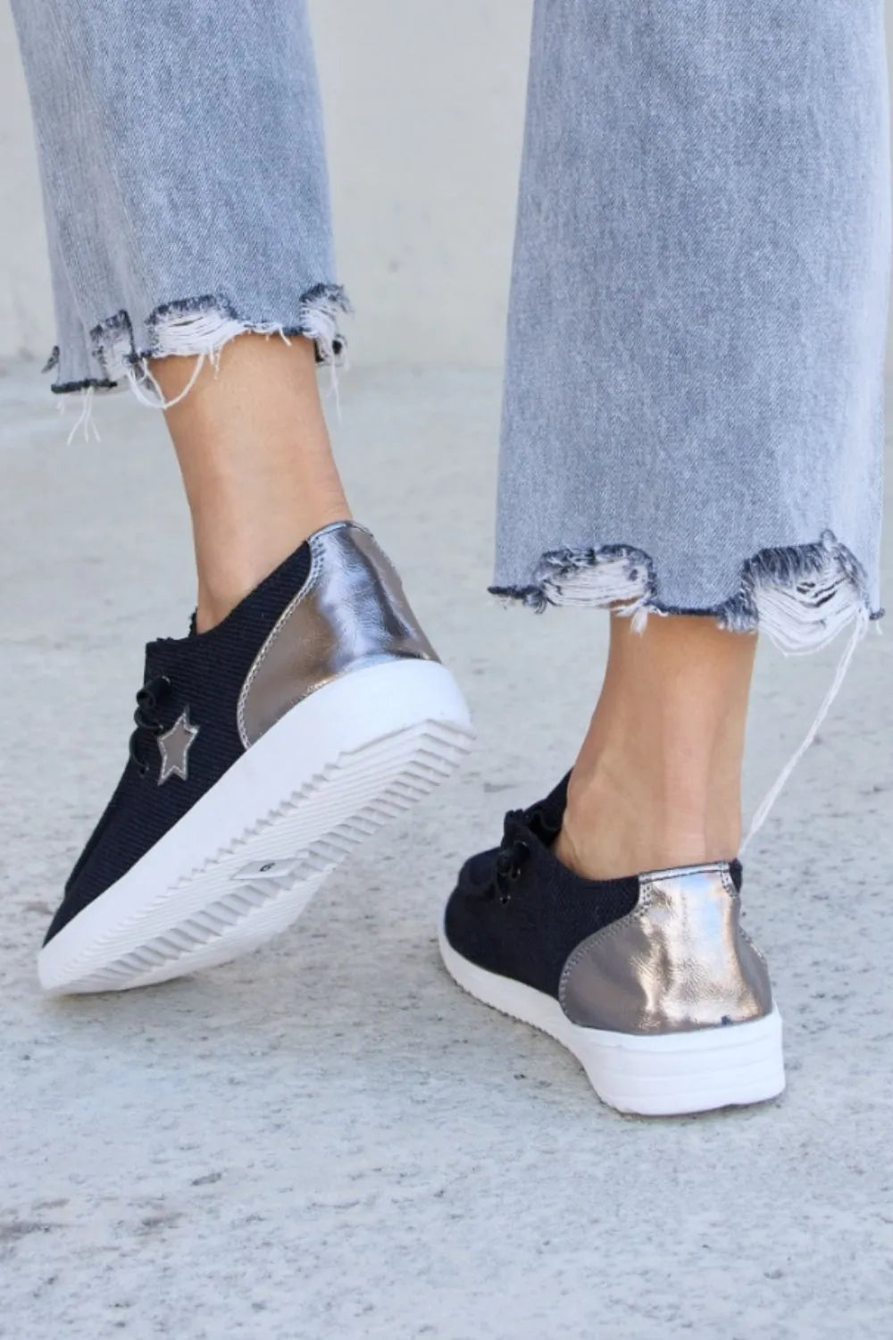 Forever Link Star Lace-Up Flat Sneakers - cas7m