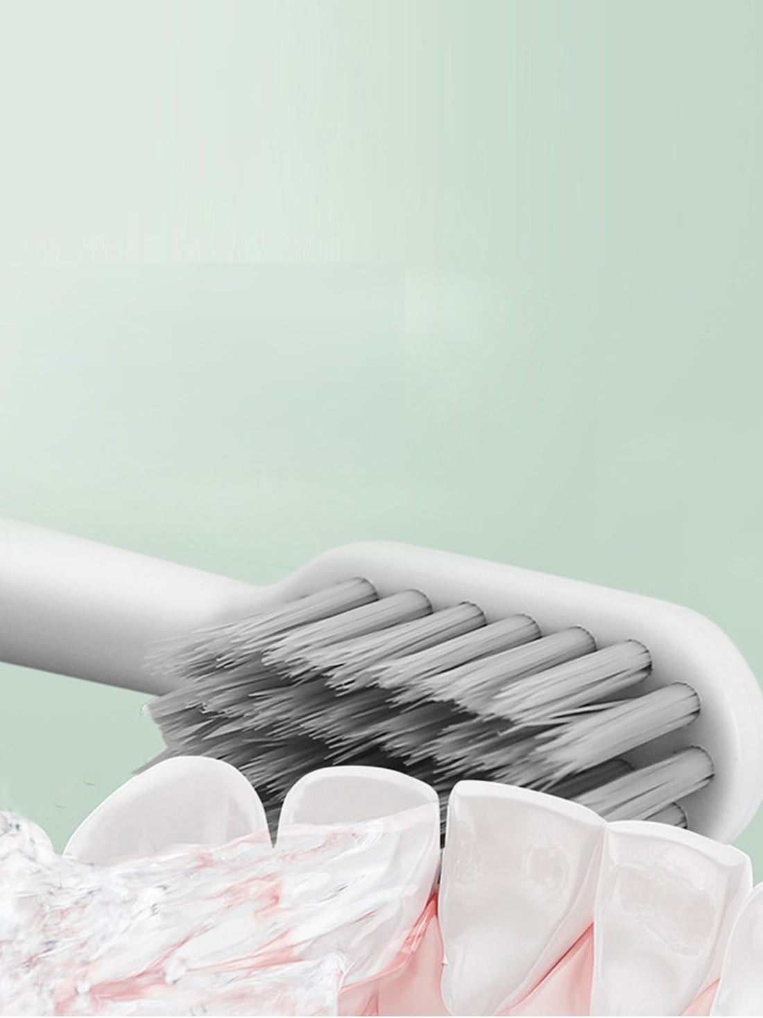 JetSet Smile: Portable Electric Toothbrush for Brilliant Oral Care - cas7m